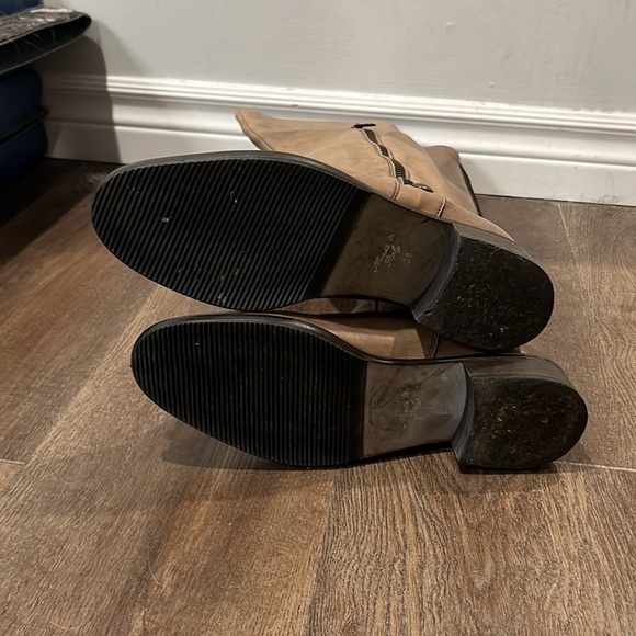 Browns made in Italy size 7 1/2 tan leather boots, calf extenders, small heel - Picture 6 of 9